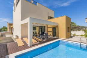 Отель YupiHome Villa Zafrà Montfarrutx  Сон Серра Де Марина
